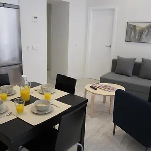 https://livemalaga-santa-maria-apartments.hotelsinnerja.org