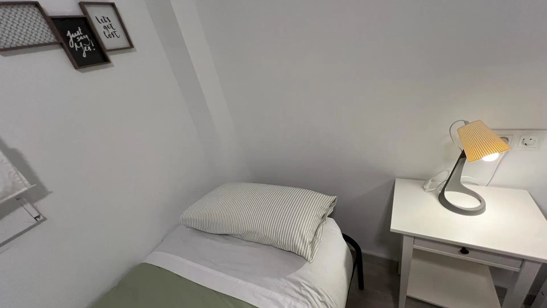 Gran Ritz Apartamentos Especial Terraza Exclusiva C Zenete Malaga 0*,  Spain